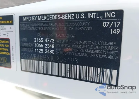 2018 Mercedes-Benz C 300 4Matic z USA, uszkodzony, nr VIN 55SWF4KBXJU236493